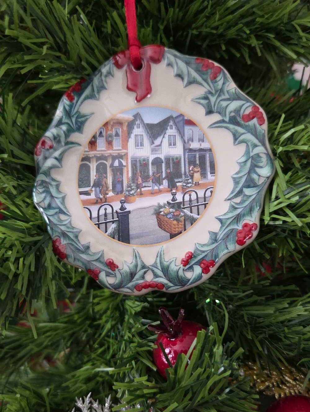 *1998* Longaberger Ceramic Collector's Club Ornament